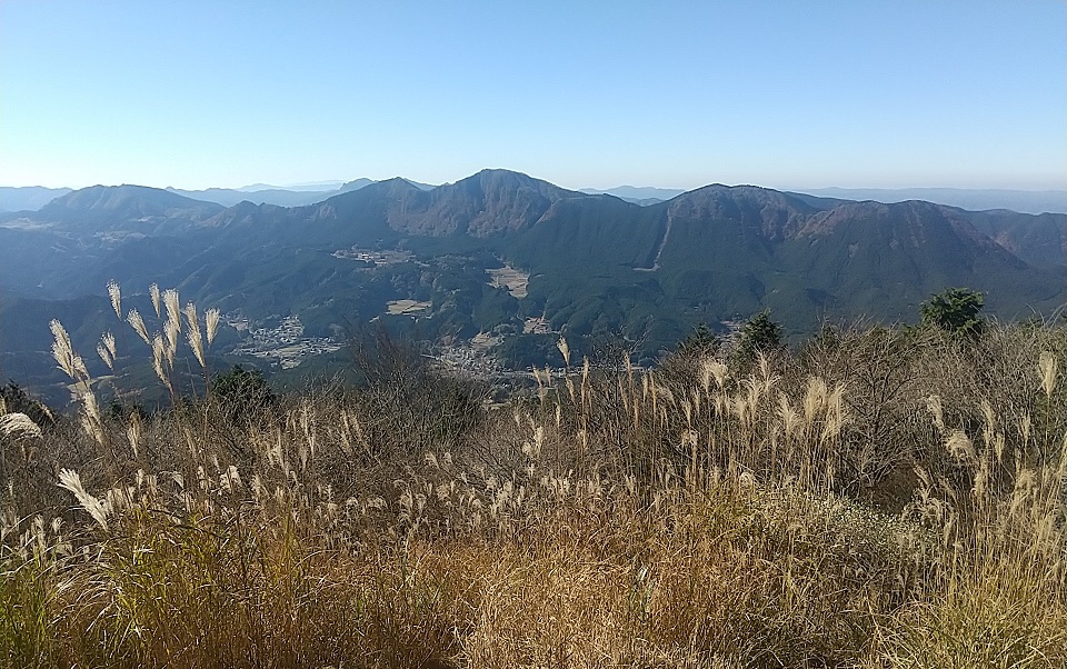 大洞山から西を望む