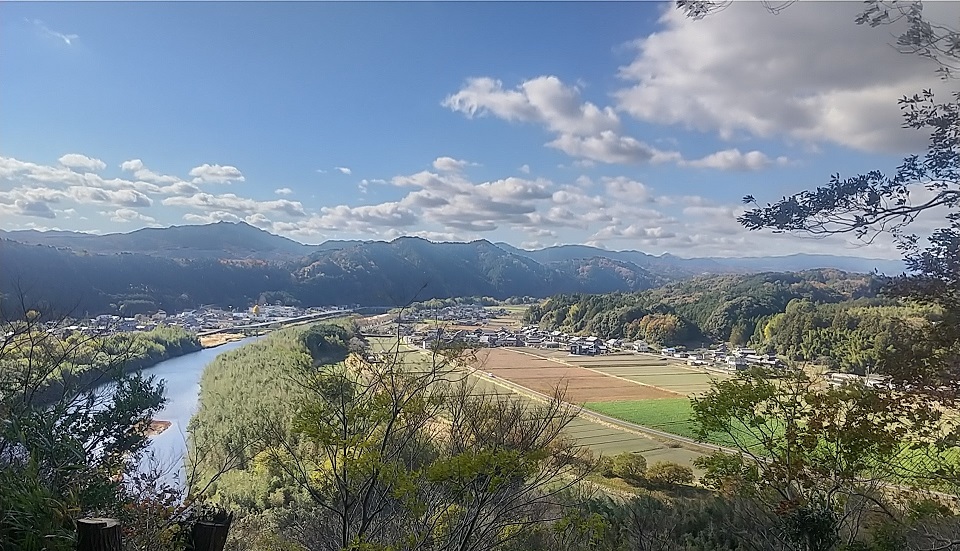 高岡山から西を望む